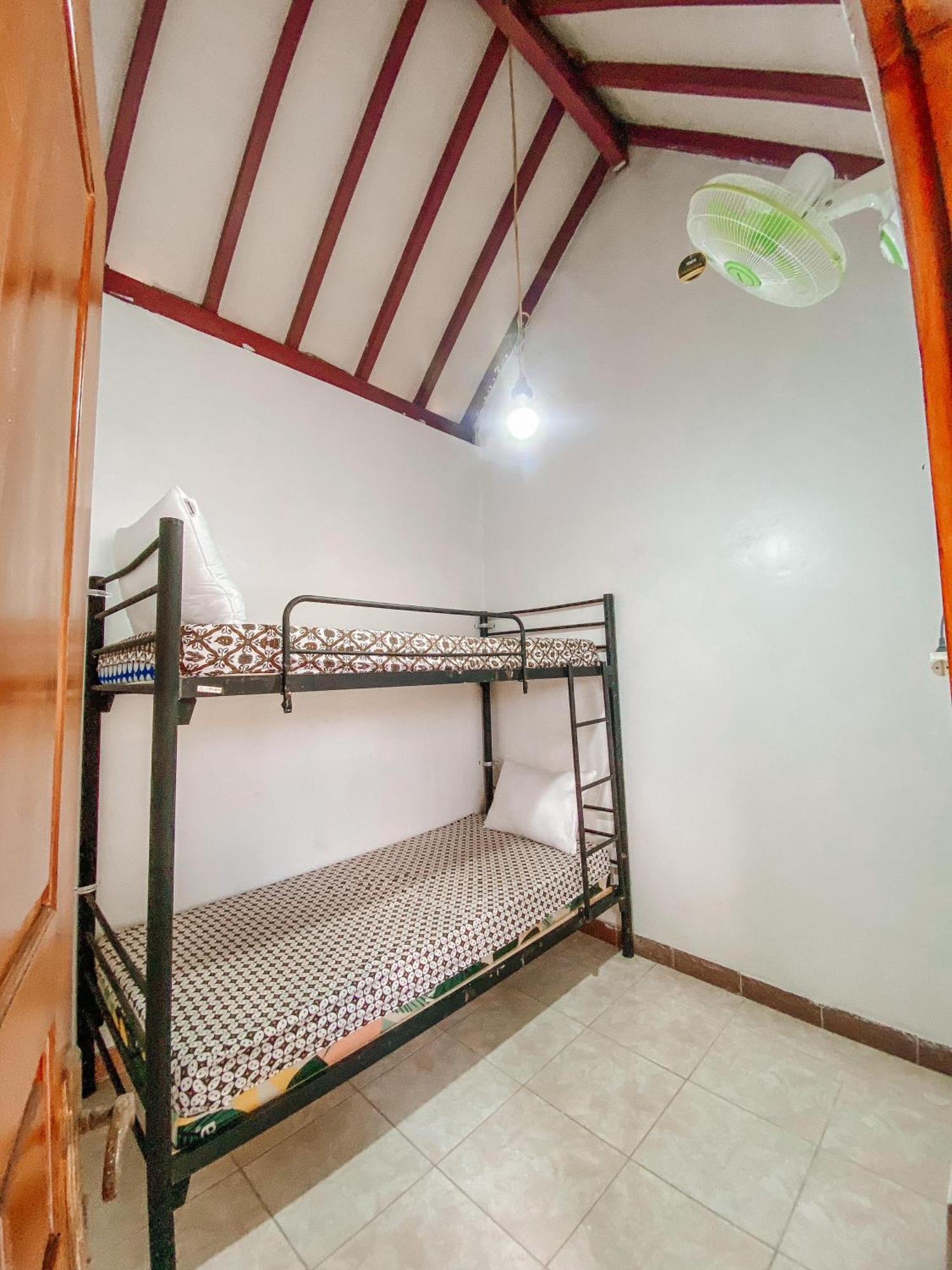 Laura'S Backpacker 523 Hostel Yogyakarta Bagian luar foto