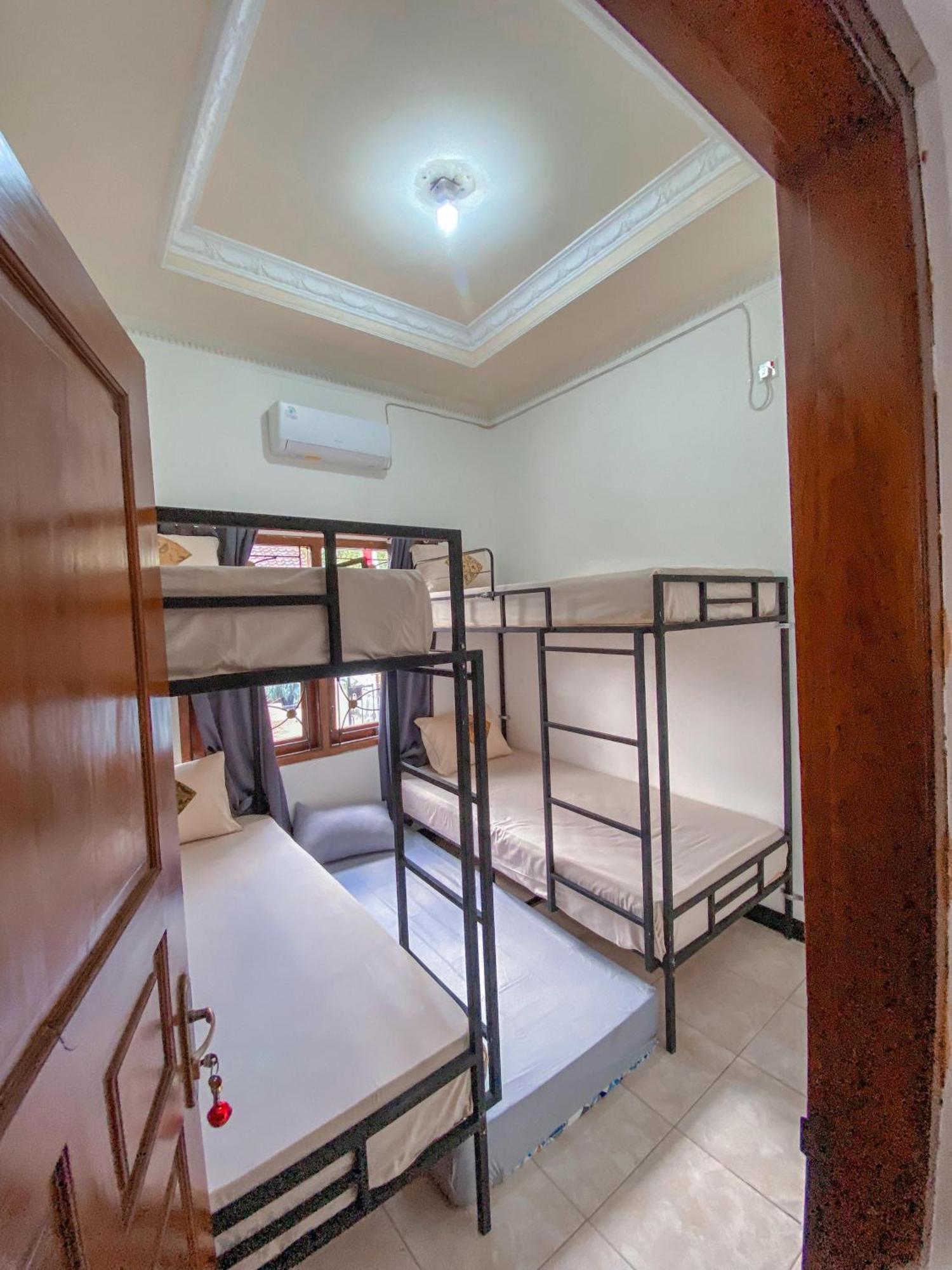 Laura'S Backpacker 523 Hostel Yogyakarta Bagian luar foto