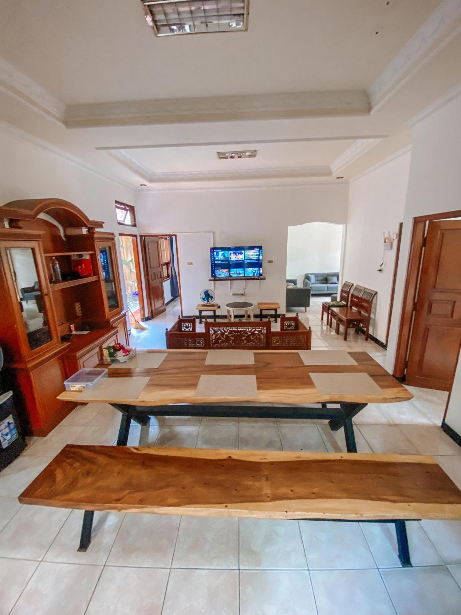 Laura'S Backpacker 523 Hostel Yogyakarta Bagian luar foto